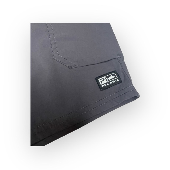 Pelagic® 𓆝 Madeira 20” Outseam Flat Cargo Hybrid Fishing Shorts 𓆝 Graphite 38 - Picture 9 of 16